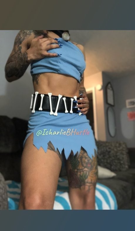 Charliebhustle_ model hd pics