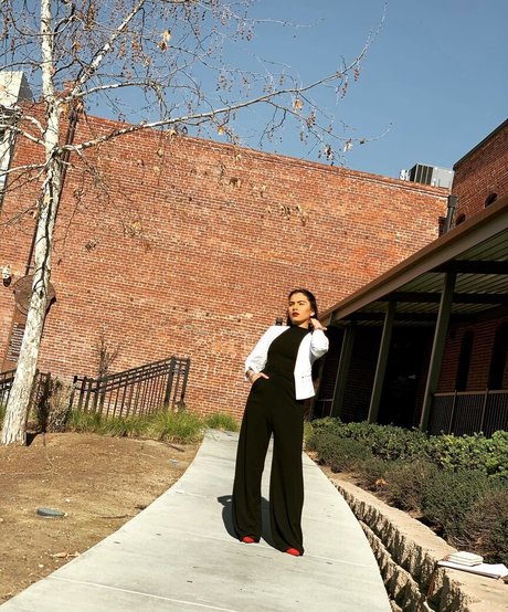 Sukh Bains hd actress gallery