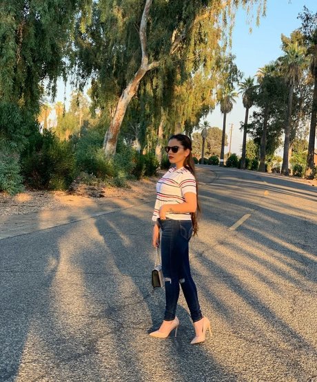 Sukh Bains sex model gallery