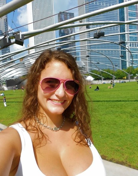 Avery Harwood hot star picture