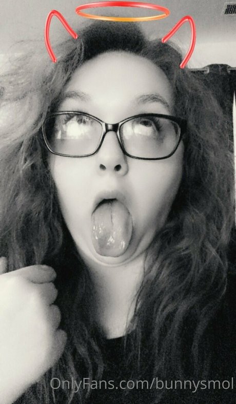 bunnysmol model hd pic