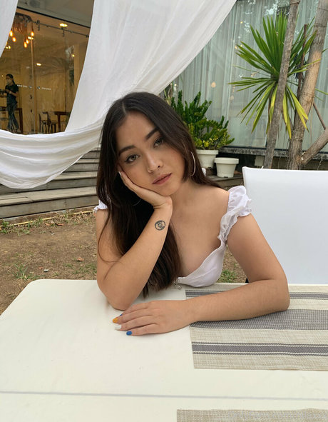 nilaxxx model nude image