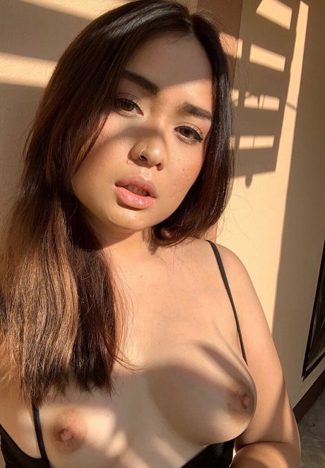 nilaxxx erotic star photo