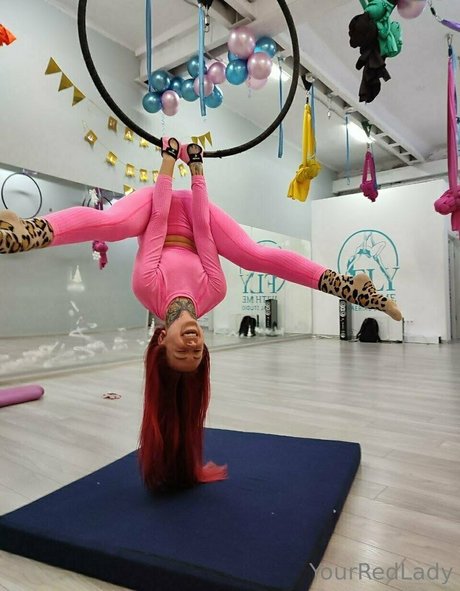 yourredlady star nice picture