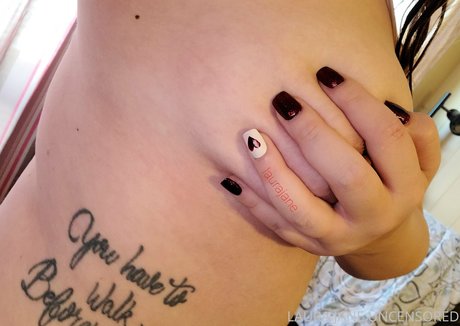 laurajaneuncensored sexy actress pic