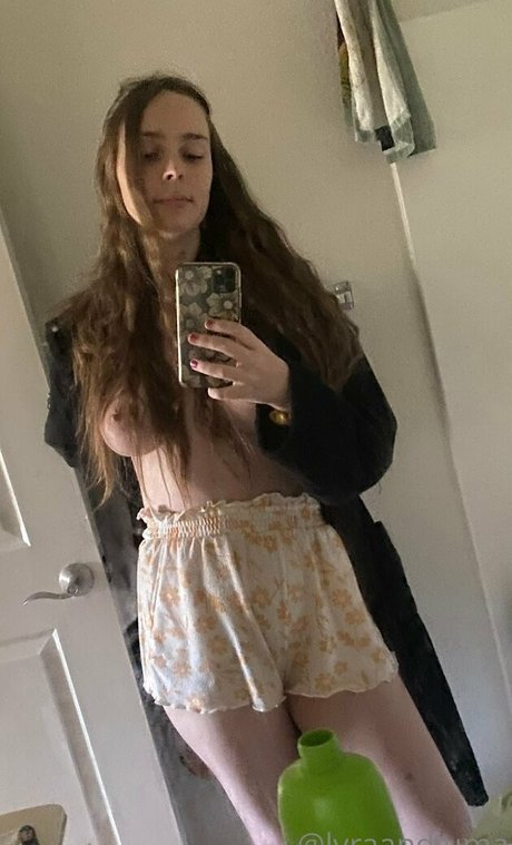 lyraandluma model exclusive image