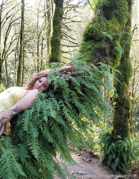 PiperMaePeach erotic model picture