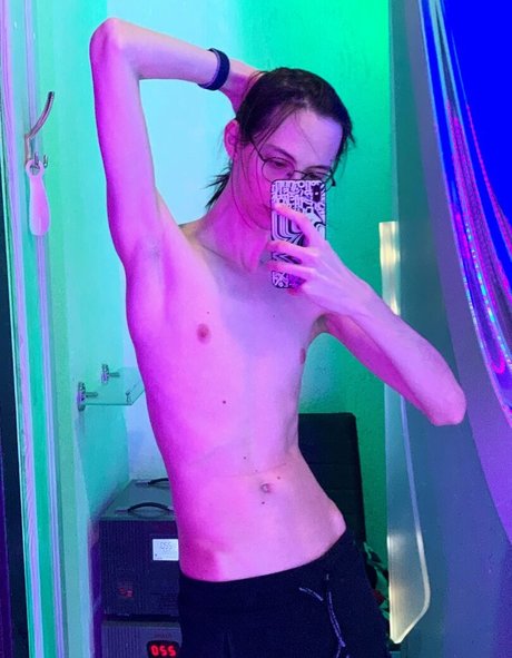 obsceneboy pretty model img