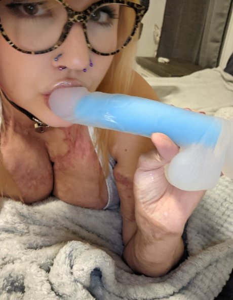 mijizzle nude model picture