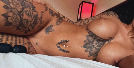 Foxymink model erotic photos