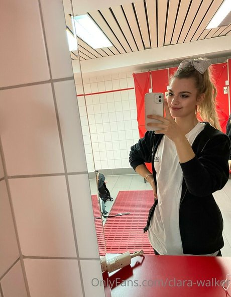 clara walker nude model image