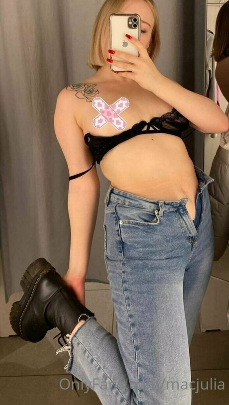 macjulia model nude gallery