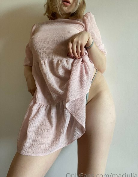 macjulia pretty model photos