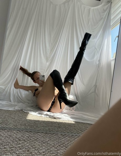 isthatemily actress photos