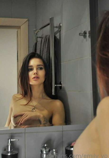 emily yo model hd photos