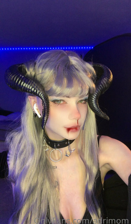 adrimom sexy actress images