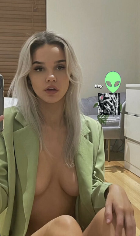 Indienna pornstar image