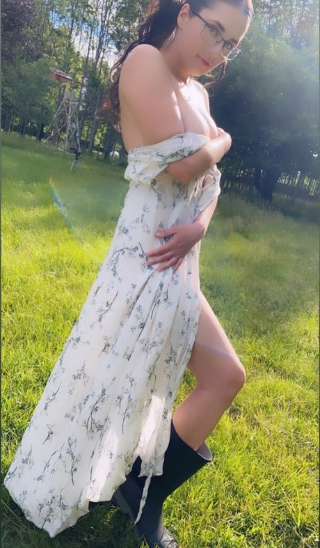 Sexy Saffron star porn image