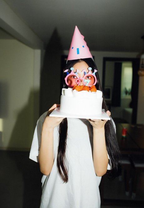 leeeee mona art actress archive