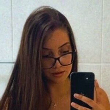 Karen Sara perfect pornstar pics