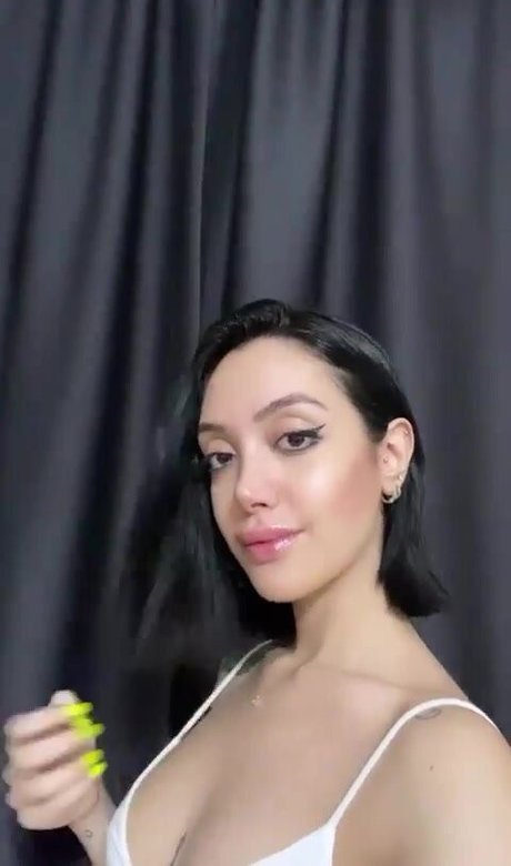 aysgencc naked actress gallery