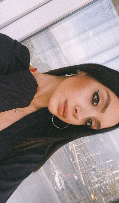 aysgencc nude model img