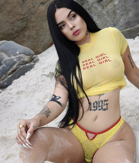 Karina Laino beautiful model img