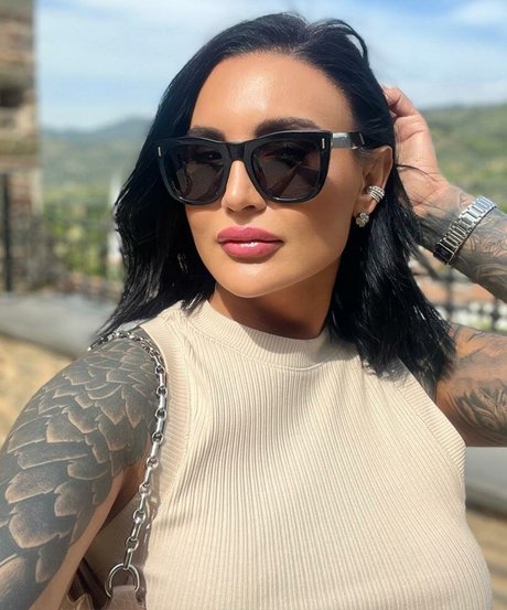 EDA TASCI hot model photo