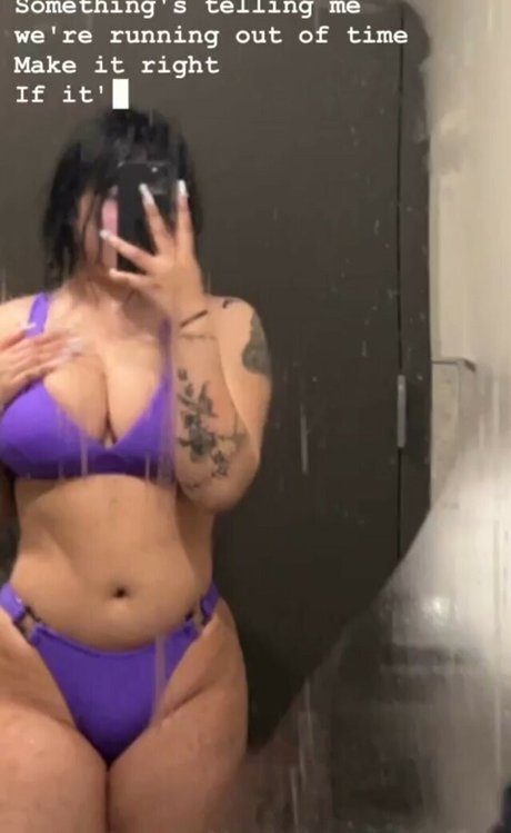 Lilyellowdevil nude model photo