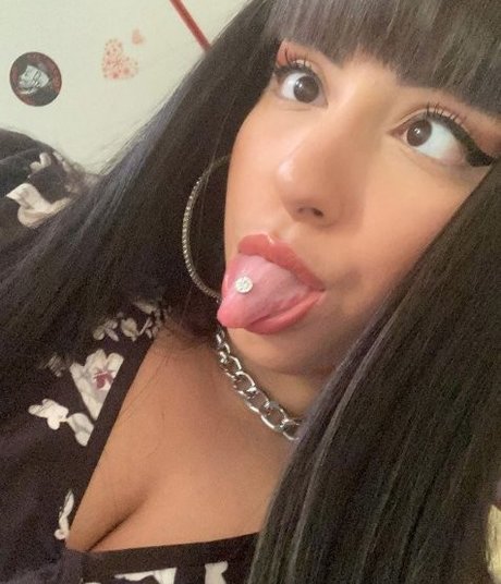 Raxien naked pornstar gallery