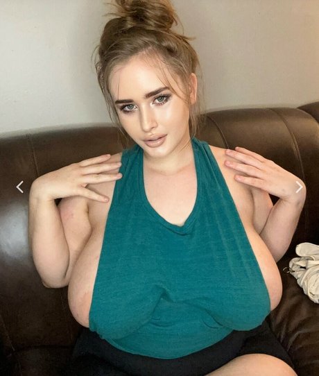 scarlettrose34e erotic pornstar image