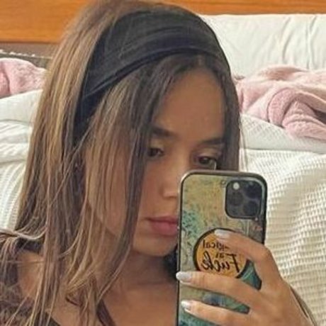 Caroline Gonewild pretty actress pic