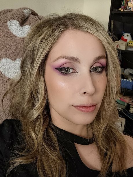 Chio Uyuni sexy pornstar image