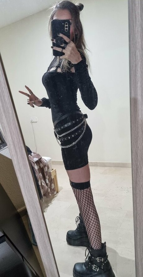 Chio Uyuni star hot photos