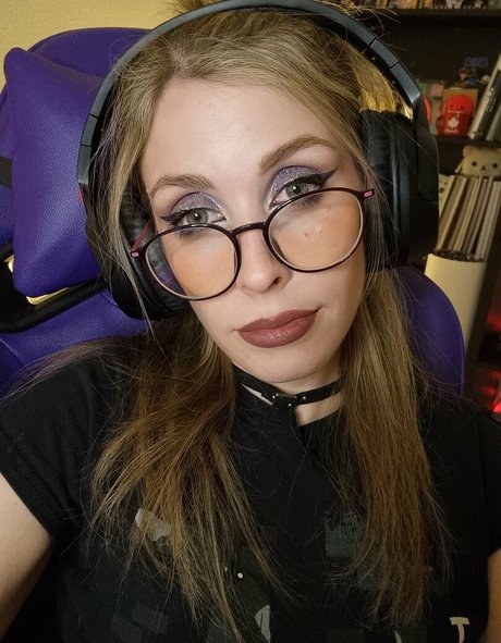 Chio Uyuni star sexy pictures