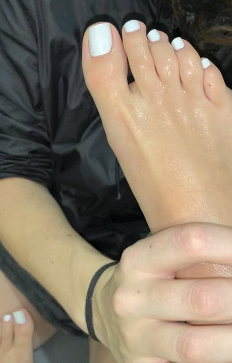 Caliupe feet star naked pic