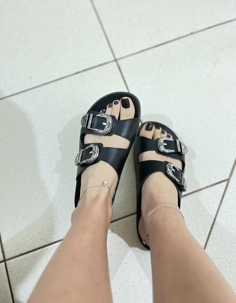 Caliupe feet hd star photo