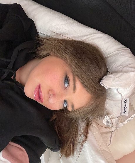 Emaliehall pornstar pretty img