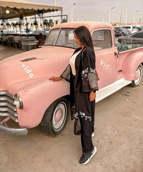 Emina Jahi model hot images