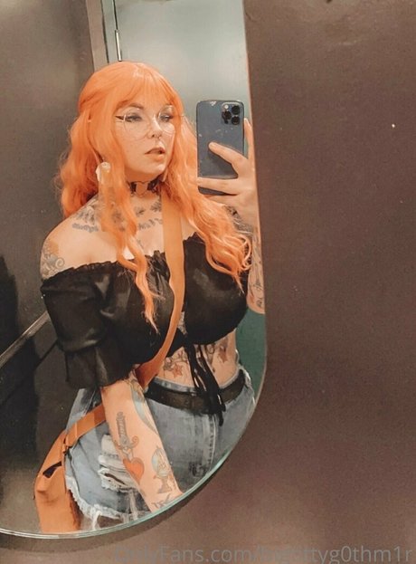 bigtittyg0thm1r nice model images