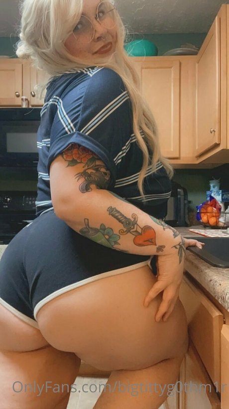 bigtittyg0thm1r hot actress img