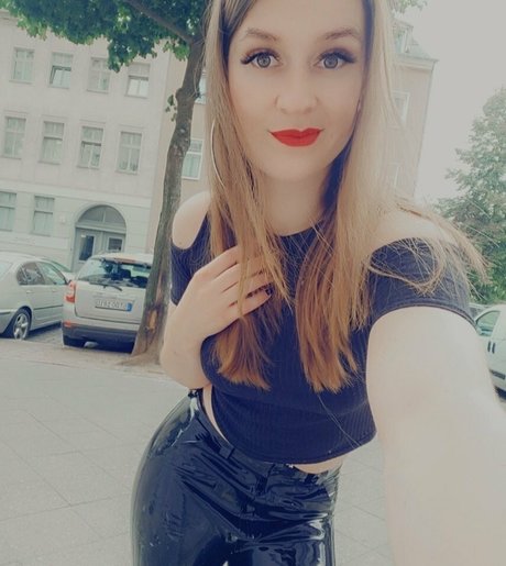 kittylou pretty model img