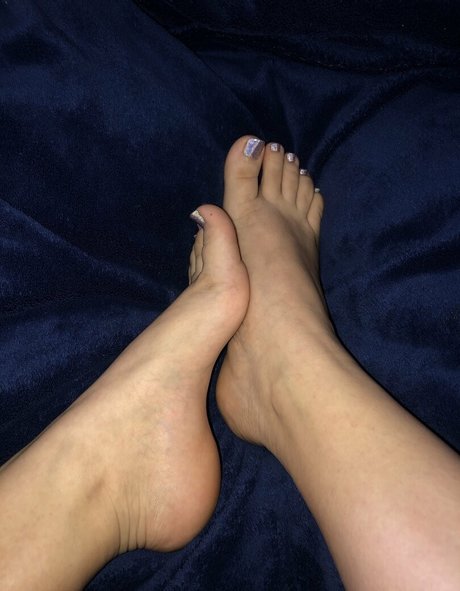 toesofmidna art actress pics