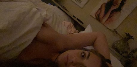 Candicoatedsarcasm model pic