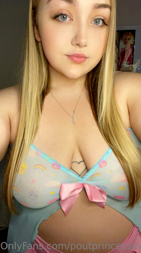 poutprincessxx hot model pics