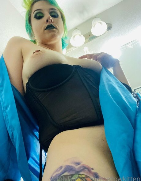 mellowkitten star naked galleries