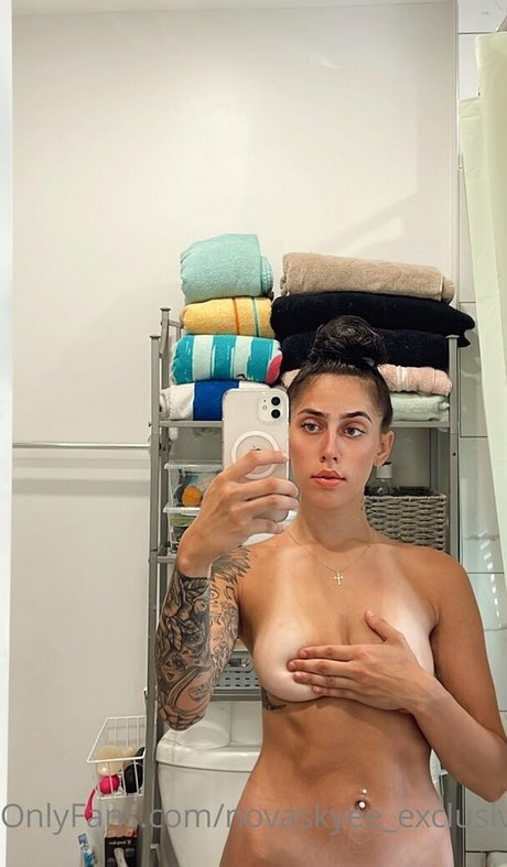 novaskyee exclusive model perfect pic