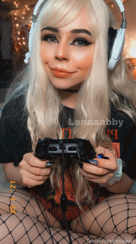 lenaaabbyy art star image