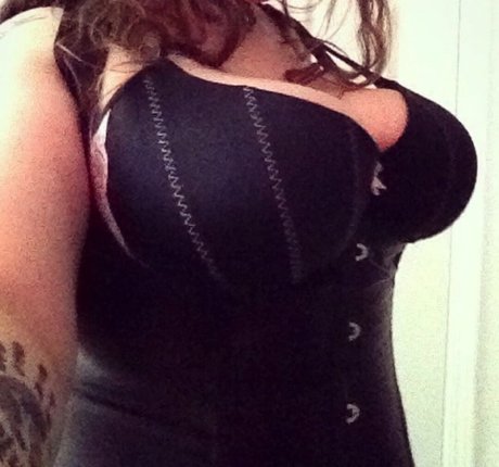 RainIsWet porn actress pics