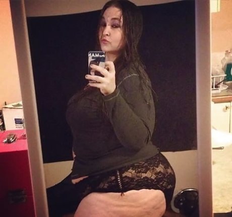 RainIsWet adult actress photos